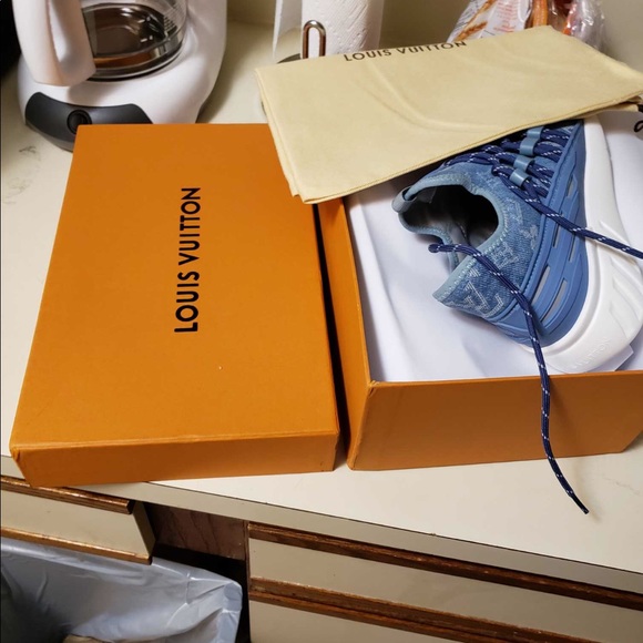 Louis Vuitton men’s shoes - Picture 2 of 2